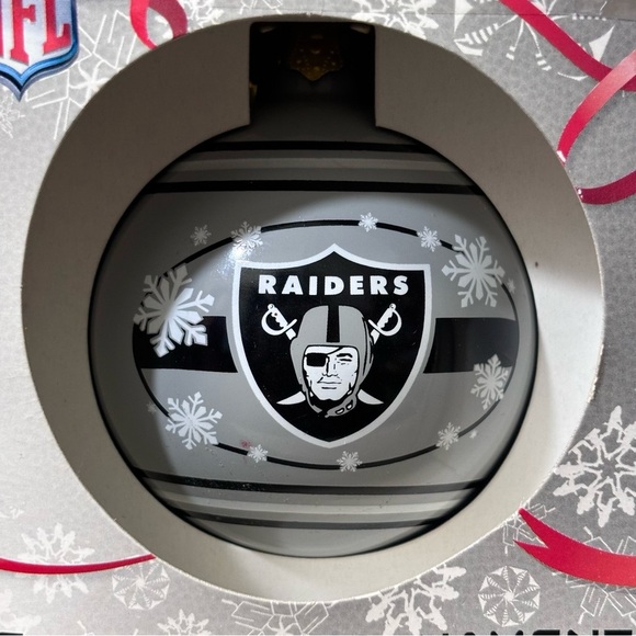 Raiders Double Sided Single Ball Christmas Ornament NFL Football - Picture 4 of 4